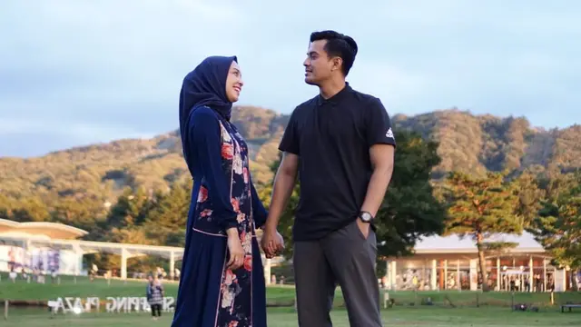 6 Potret Mesra Temmy Rahadi dan Istri, Nantikan Kelahiran Anak Kedua