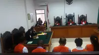 Sidang pembacaan vonis terhadap tujuh terdakwa kasus human trafficking atau perdagangan orang di Pengadilan Negeri Kupang, NTT. (Liputan6.com/Ola Keda)