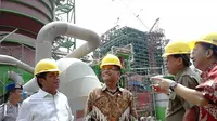Saleh Husin Kunjungi Pabrik Kertas OKI di Palembang (Nefri Inge/Liputan6.com)
