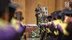 Kepala Staf Kepresidenan Moeldoko memberikan orasi ilmiah saat wisuda Universitas Terbuka, Pondok Cabe, Tangsel, Selasa (3/7). Orasi Ilmiah bertemakan tantangan pendidikan Indonesia menghadapi Era Revolusi Industri 4.0. (Liputan6.com/Faizal Fanani)