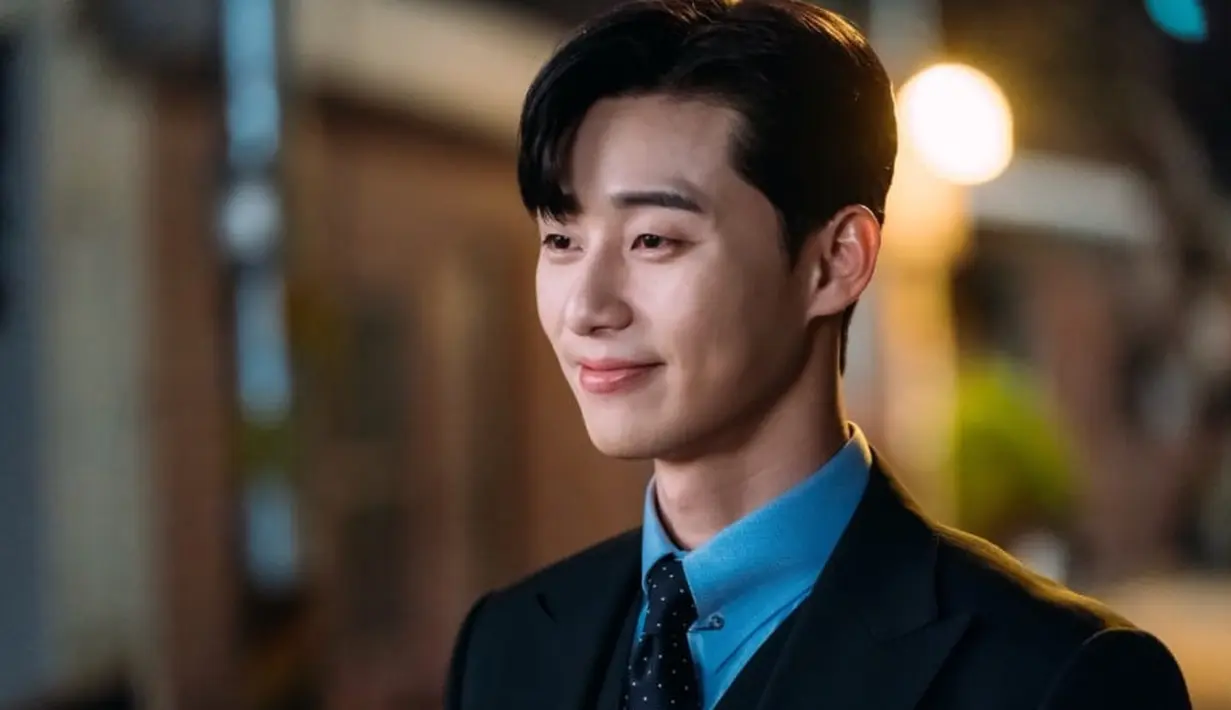 Tentu saja hal ini membuat drama-drama yang dibintangi oleh Park Seo Joon kembali populer di China. Aktor tampan ini mencuri perhatian publik China setelah tampil di drama She Was Pretty. (Foto: soompi.com)