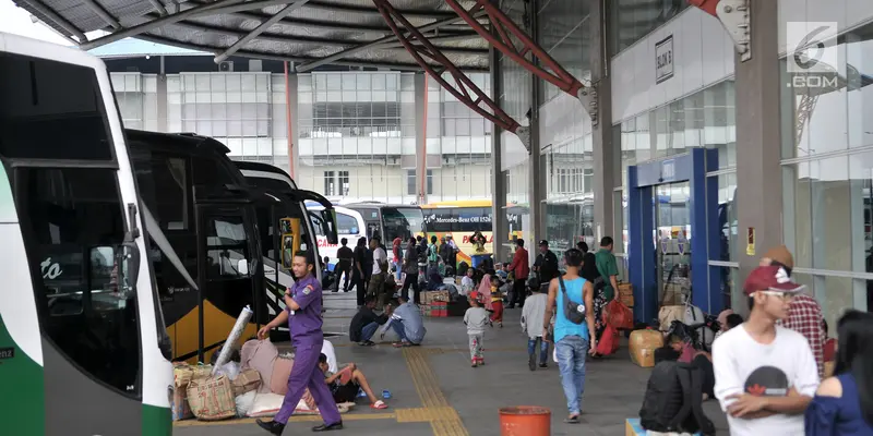 H-12 Idul Fitri, Pemudik Mulai Padati Terminal Pulo Gebang