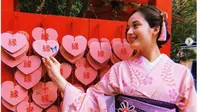 Chelsea Islan saat liburan di Inuyama Castle, Nagoya, Jepang. (dok.Instagram @chelseaislan/https://www.instagram.com/p/BwhkMHhAFRD/Henry