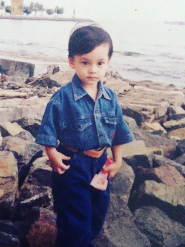 6 Foto Masa Kecil Jefri Nichol, Gaya Rambut Berponi Curi Perhatian