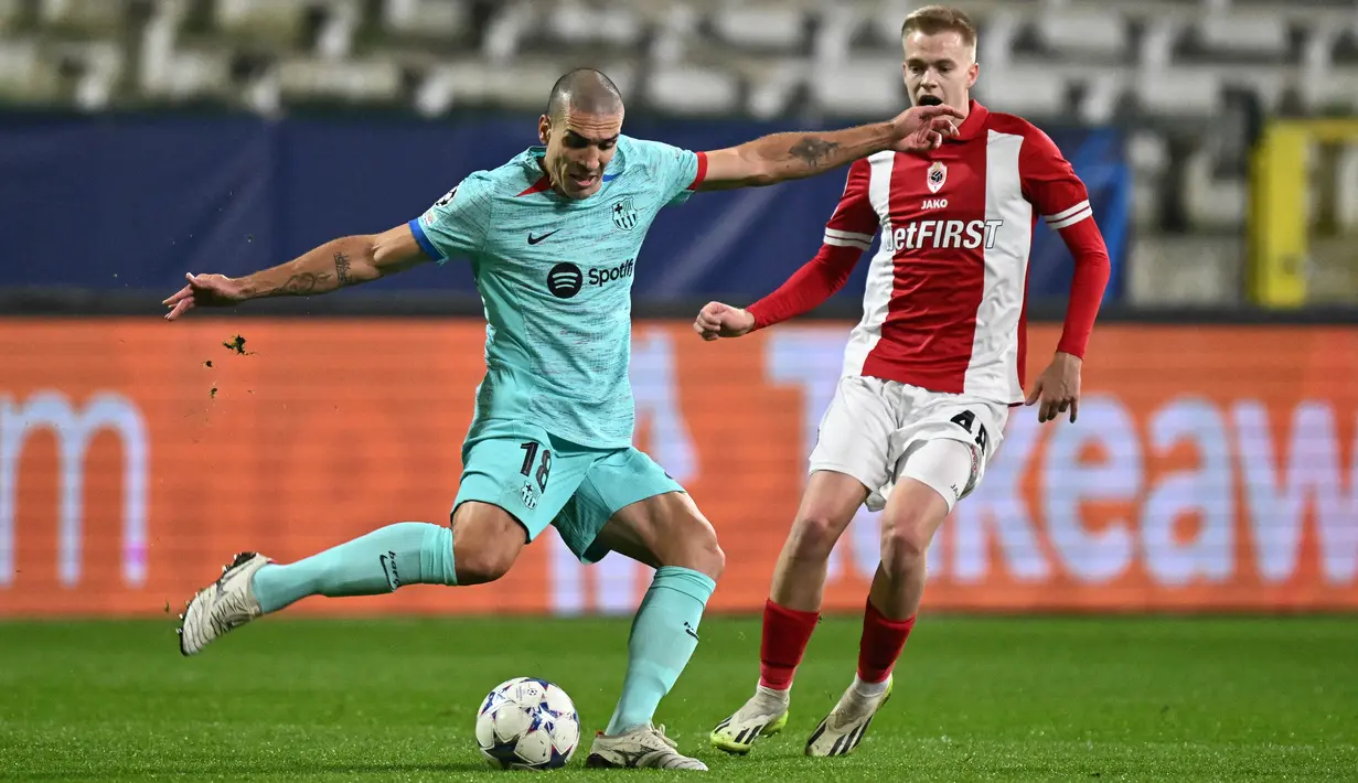 Gol-gol Antwerp diciptakan oleh Arthur Vermeeren (2'), Vincent Janssen (56'), dan George Ilenikhena (90+2). (JOHN THYS / AFP)