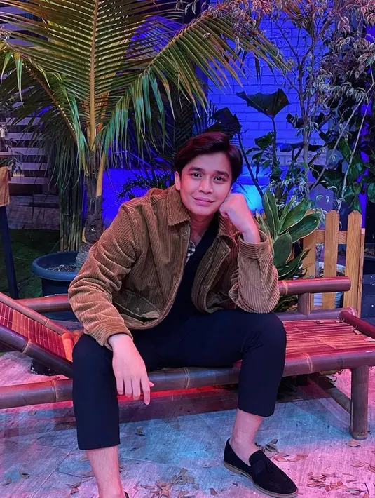 Saat menjadi bintang tamu di salah satu acara tv swasta, Billy menceritakan kekagumannya kepada mantan kekasih Raffi Ahmad. Dan di acara tersebut memang melibatkan Raffi juga, dan ia membeberkan cerita masa lalu Billy. (Instagram/bilsky16)