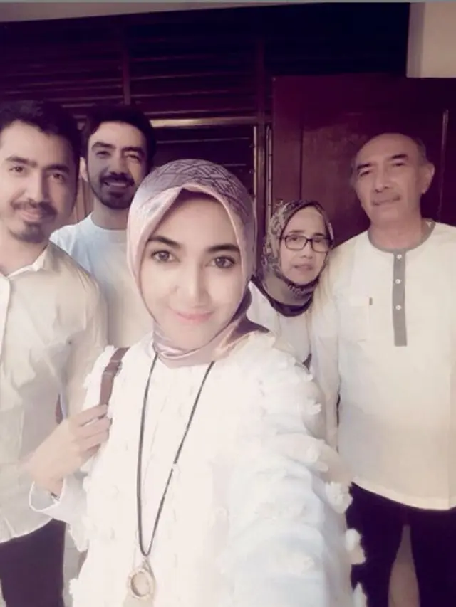 6 Momen Kebersamaan Reza DA Bareng Keluarga, Selalu Beri Dukungan