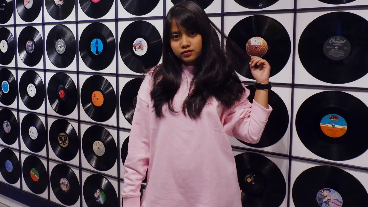 [Bintang] Single Baru Bikin Fans Baper, Ini Reaksi Hanin Dhiya