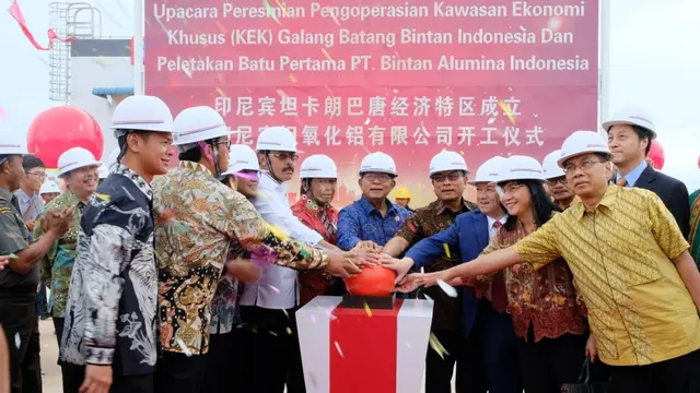 Menteri Koordinator Bidang Perekonomian Darmin Nasution meresmikan beroperasinya KEK Galang Batang di Bintan, Kepulauan Riau, Sabtu, 8 Desember 2018.