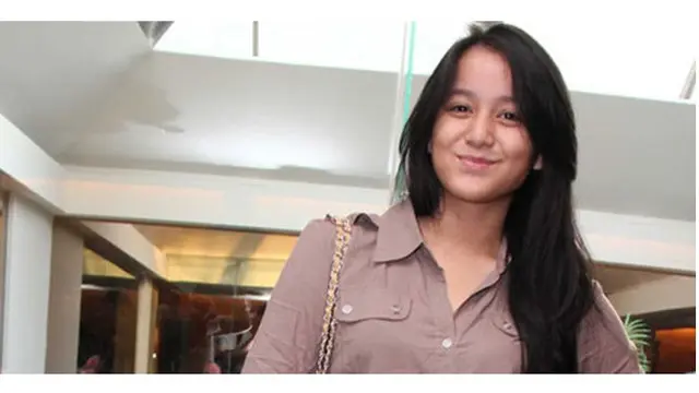 6 Potret Transformasi Juwita Bahar, dari Kecil Hingga Kini