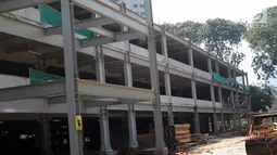 Penampakan pembagunan gedung parkir di Gelora Bung Karno (GBK) Senayan, Jakarta, Jumat (11/5). Gedung parkir tersebut nantinya siap digunakan saat perhelatan Asian Games 2018. (Liputan6.com/Angga Yuniar)