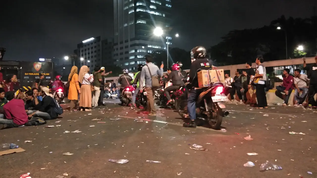 Demonstrasi di Depan Gedung DPR/MPR