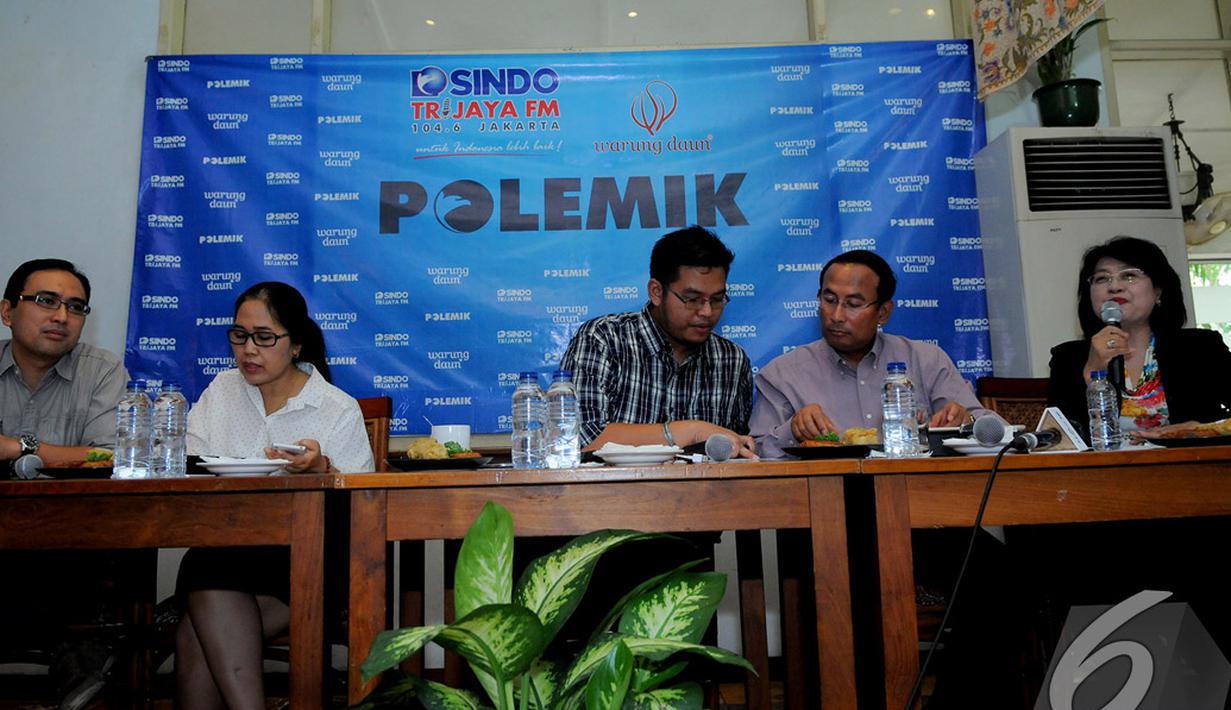 Suasana diskusi Diskusi Polemik membahas tentang 'Kartu Sakti Jokowi' di Warung Daun, Jakarta, Sabtu (08/11/2014) (Liputan6.com/Faisal R Syam)