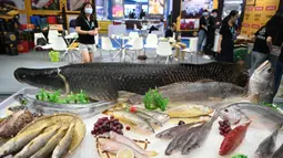 Masyarakat mengunjungi Pameran Hidangan Bahari dan Perikanan Internasional China (Fuzhou) di Fuzhou, Provinsi Fujian, China, 4 September 2020. Pameran ini menyuguhkan area ekshibisi bahan makanan laut, pengolahan produk akuatik, dan lain-lain. (Xinhua/Lin Shanchuan)