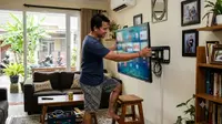 Cara Memasang TV di Dinding Sendiri dengan Aman untuk Dinding Bata hingga Gypsum