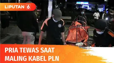 Tersengat aliran listrik, pria ditemukan tewas di Jalan Jatinegara Timur, Jakarta Timur, Selasa dini hari. Kuat dugaan, pria tanpa identitas ini tersengat aliran listrik setelah mencoba mencuri kabel milik PT PLN.