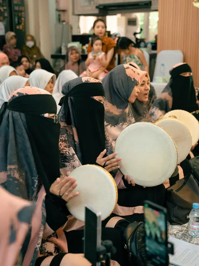 8 Potret Irish Bella Gelar Pengajian dan Tasyakuran di Rumah, Penuh Haru