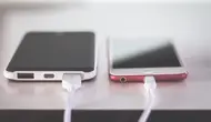 Apakah Pakai Charger Murahan Bikin HP Cepat Rusak?