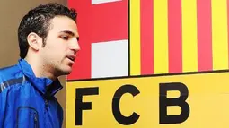 Gelandang Arsenal Cesc Fabregas menghadiri konferensi pers di Nou Camp pada 7 Maret 2011, jelang partai Liga Champions menghadapi Barcelona. AFP PHOTO/Carl de Souza/FILES