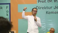 Menteri Ketenagakerjaan (Menaker) M Hanif Dhakiri punya cara unik untuk menginspirasi 1000 mahasiswa Program Pendidikan Vokasi Universitas Indonesia