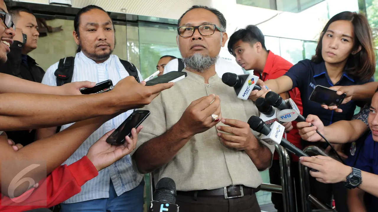 20160304-Kasusnya Ditutup, Bambang Widjojanto Mendadak Sambangi KPK-Jakarta