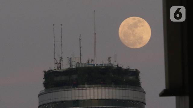Fenomena Blue Moon di Jakarta