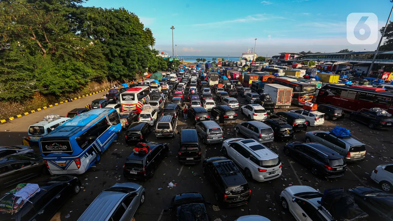Ratusan Pemudik di Pelabuhan Merak Dialihkan ke Ciwandan
