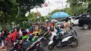 PKL dan parkir liar memenuhi akses jalan di sekitar kawasan Monas, Jakarta, Senin (1/1). Kurangnya pengawasan menyebabkan banyak PKL dan parkir liar memenuhi kawasan tersebut sehingga menimbulkan kesemrawutan. (Liputan6.com/Immanuel Antonius)