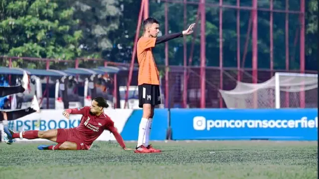 7 Editan Foto Netizen saat di Lapangan Bola Ini Hasilnya Bikin Tepuk Jidat