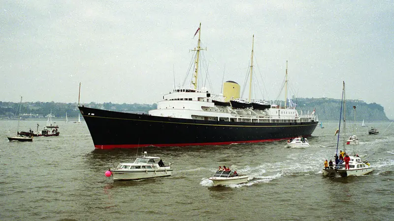 Royal Yacht Britannia meninggalkan Cardiff (Wikipedia/Creative Commons)