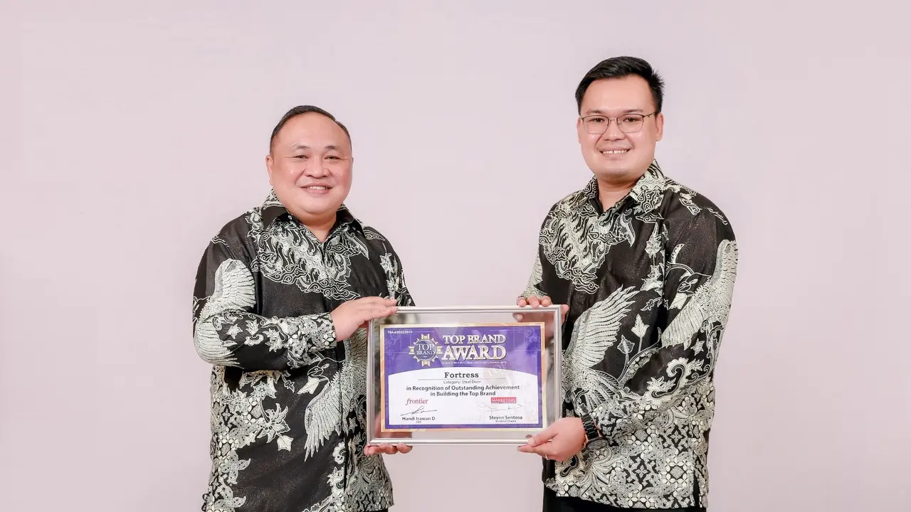 FORTRESS®️ raih penghargaan Top Brand Award sebagai merek yang paling banyak diminati dan digunakan oleh pasar di kategori Pintu Rumah/Baja.
