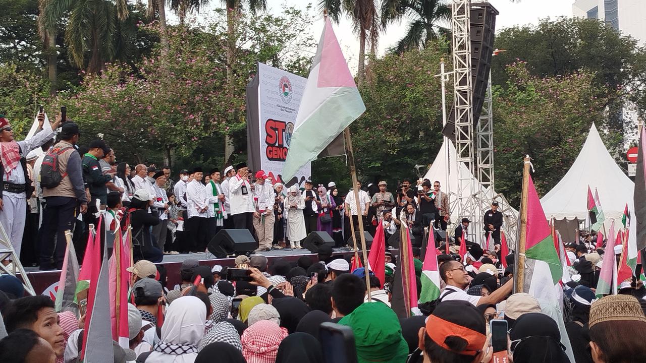 Ketua Pengarah Aliansi Rakyat Indonesia Bela Palestina (ARIBP) Din Syamsuddin mendorong pemerintah mengirimkan pasukan militer untuk membela rakyat Palestina.