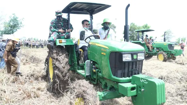 Mentan Syahrul Yasin Limpo melakukan kunjungan kerja ke Desa Anjir Pasar Lama, Kecamatan Anjir Pasar, Kabupaten Barito Kuala, Senin (31/8/2020). (Dok Kementan)
