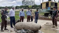 Bom lebih dari 900 kg ditemukan dekat Istana Kamboja. (AFP)
