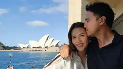 Hamish Daud bahkan memperlihatkan momen mesra bersama sang istri dalam akun Instagram pribadinya. Keduanya tampak berpose mesra dengan latar belakang Gedung Opera Sydney.(Liputan6.com/IG/@hamishdw)