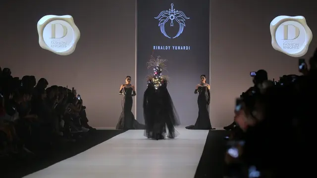 4 Ksatria Dewi Fashion Knights tutup Jakarta Fashion Week 2019 dengan memukau