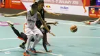 Pemain Hangtuah, Richardo Uneputty terjatuh saat berebut bola dengan pemain Garuda Bandung, Falconi pada lanjutan IBL Reguler Season 2015-2016 di Hall A Senayan, Jakarta, Selasa (12/1/2016). Garuda Bandung menang 67-62. (Bola.com/Nicklas Hanoatubun)