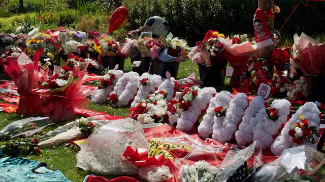 Liverpool Berduka, Suporter Berdatangan Beri Penghormatan untuk Diogo Jota