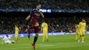 Pemyerang Barcelona, Luis Suarez merayakan gol yang dicetaknya ke gawang Bate Borisov pada laga Liga Champions di Stadion Camp Nou, Spanyol, Rabu (4/11/2015). Barcelona berhasil menang 3-0. (Reuters/Albert Gea)