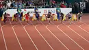 Delapan sprinter saat start pada final atletik Asian Games 2018 nomor 100 meter putra di Stadion Utama GBK, Jakarta (26/8). Sprinter Lalu Muhammad Zohri lari di lintasan no 7. (Liputan6.com/Fery Pradolo)