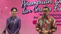 Kepala Eksekutif Pengawas Perilaku Pelaku Usaha Jasa Keuangan OJK, Friderica Widyasari Dewi, dalam acara Edukasi Keuangan PMI dalam rangka Hari Kartini di Gedung Dhanapala Kementerian Keuangan, Jakarta, Senin (21/4/2025). (Tira/Liputan6.com)