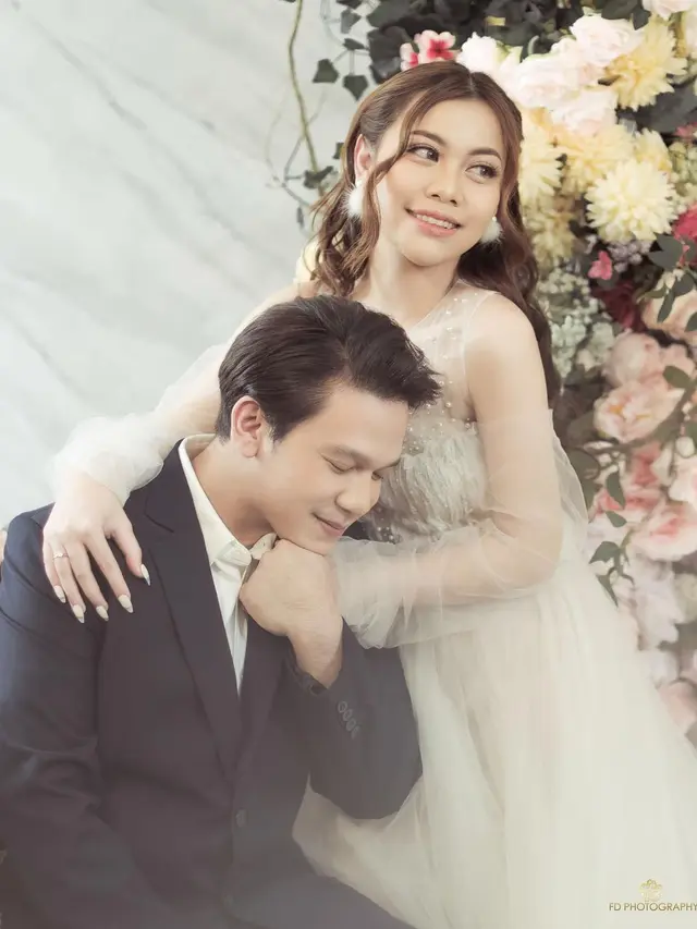Gaya pemotretan Jordi Onsu dan Frislly Herlind yang makin mesra. (Sumber: Instagram/fdphotography90)
