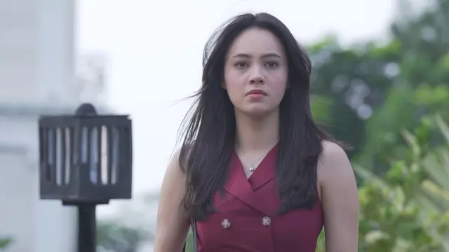 Di Antara Dua Cinta