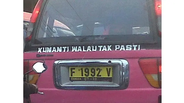 6 Tulisan Tentang Cinta di Angkot Ini Bikin Geleng Kepala