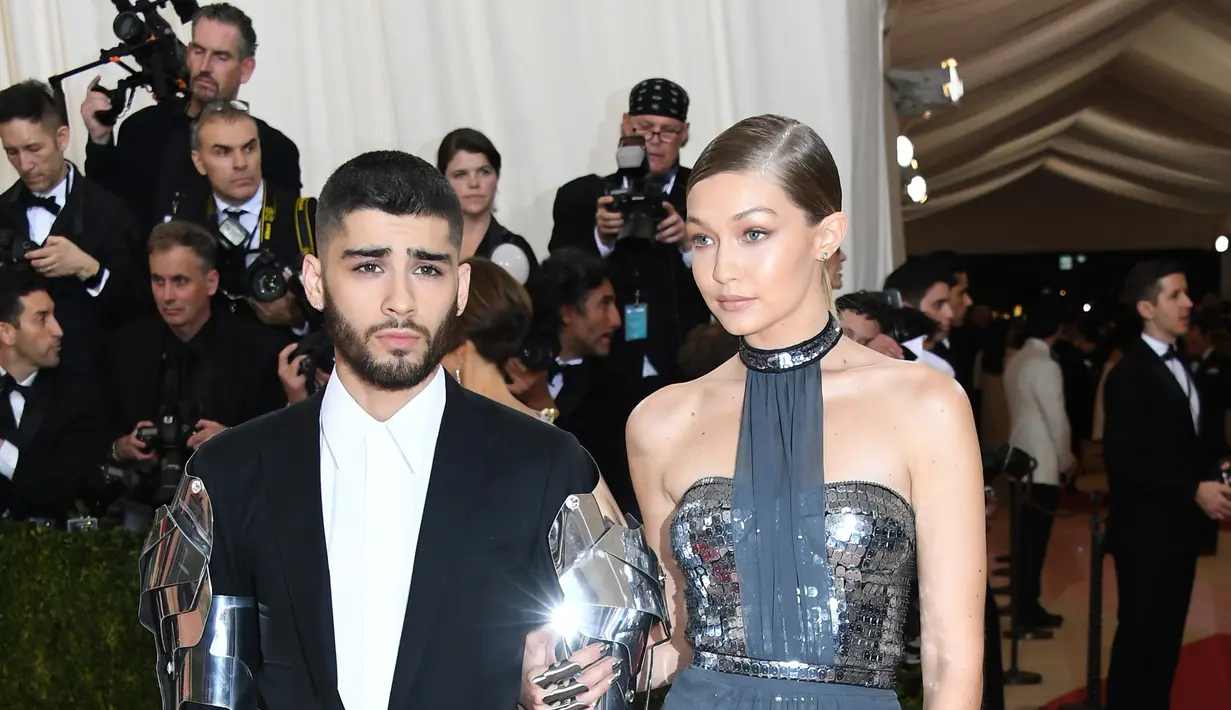 <p>Sudah saling mengenal dan sangat dekat, keduanya nampak ingin melanjutkan dengan serius. Terbukti selalu hadir dengan pamer kemesraan di depan umum, Gigi pun juga sudah membawa Zayn ke kediaman ibunya. (AFP/Bintang.com)</p>