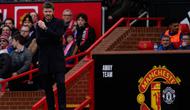 Pelatih Manchester United, Michael Carrick, menyaksikan dari pinggir lapangan selama pertandingan Liga Inggris antara Manchester United dan Crystal Palace di Manchester, Inggris, Minggu, 1 Maret 2026. (AP Photo/Dave Thompson)