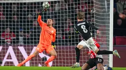 Tujuh gol kemenangan Arsenal masing-masing dicetak Jurrien Timber, Ethan Nwaneri, Mikel Merino, Martin Odegaard (2 gol), Leandro Trossard, dan Riccardo Calafiori. PSV sempat memperkecil ketinggalan lewat penalti Noa Lang. (AP Photo/Peter Dejong)