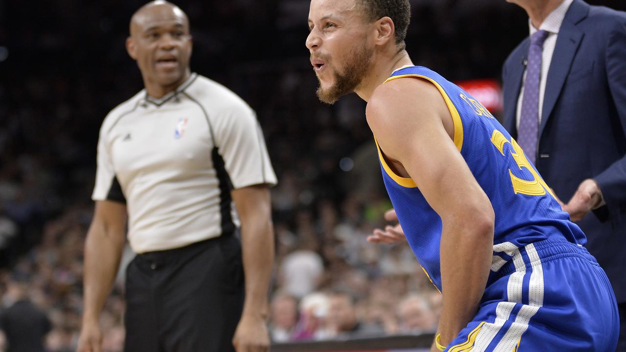 Bintang Golden State Warriors Stephen Curry menghapus aplikasi media sosial untuk membantu tim berjaya di NBA. 