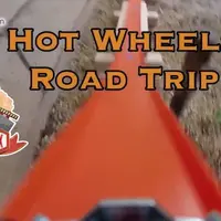 Lintasan Hot Wheels Ini Masuk ke Kolam Renang