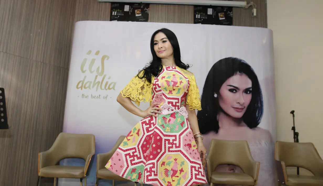 Penyanyin dangdut senior Iis Dahlia kembali meramaikan industri musik tanah air. Memasuki usia 30 tahun berkarier di industri musik, ia meluncurkan album The Best of Iis Dahlia. (Adrian Putra/Bintang.com)